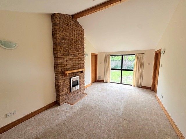 Property photo 2 of 12 Lounge