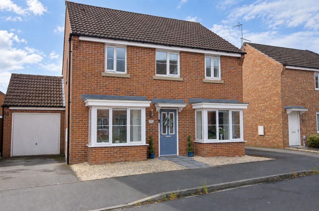 Property photo 1 of 22 Kingscroft Drive