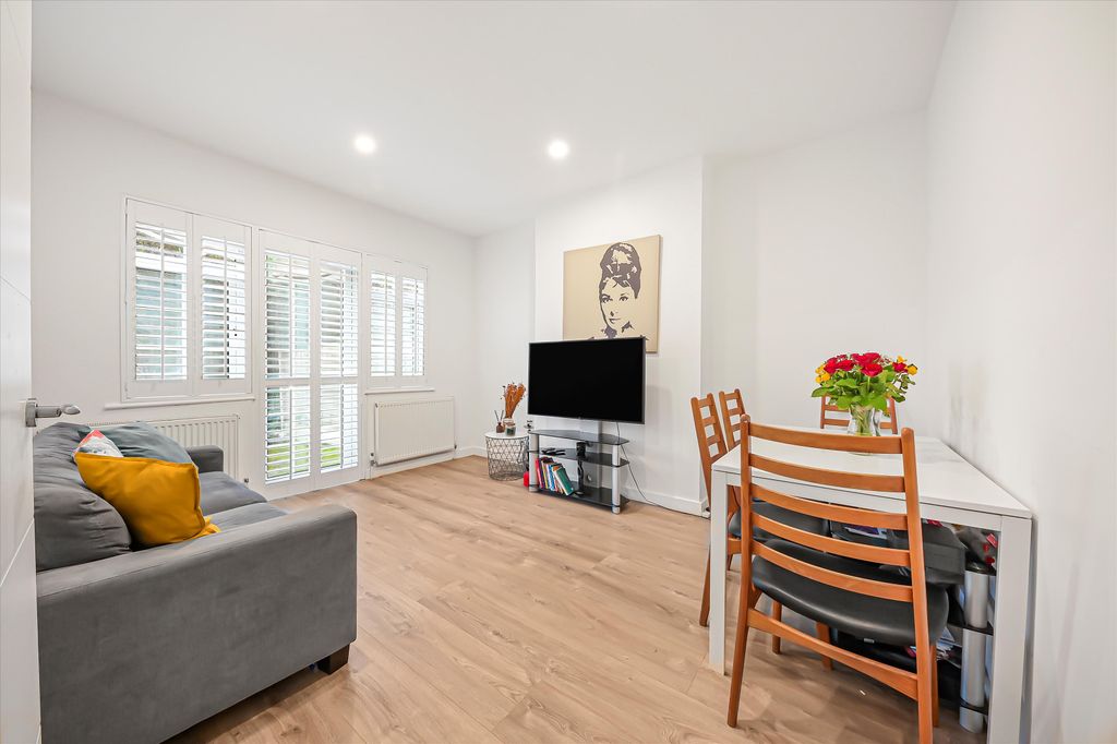 Property photo 2 of 19 Image