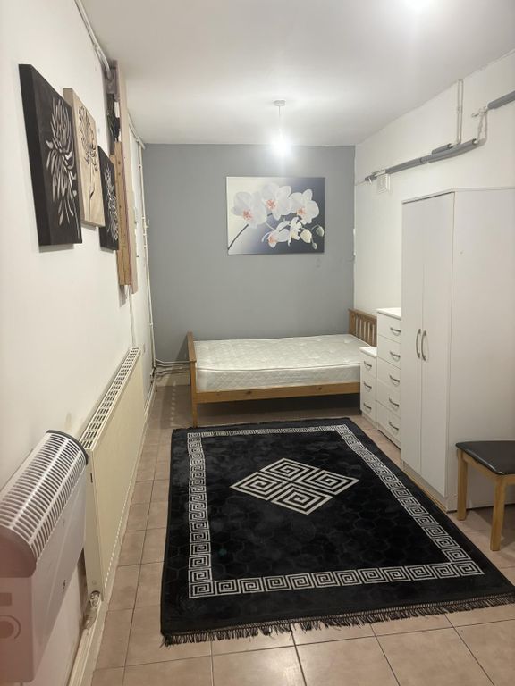 Property photo 1 of 5 Ground Floor Studio
