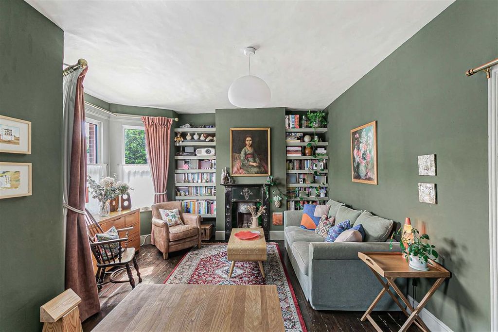 Property photo 2 of 12