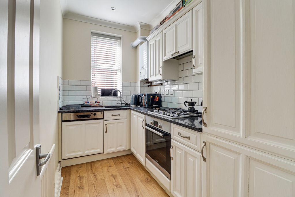 Property photo 3 of 9 Kitchen
