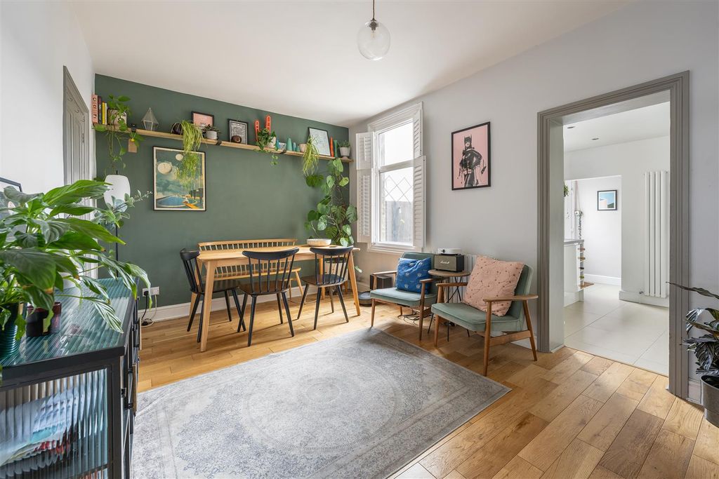 Property photo 3 of 29 Ashville Road, E11