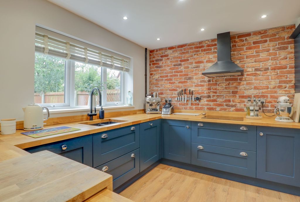 Property photo 3 of 31