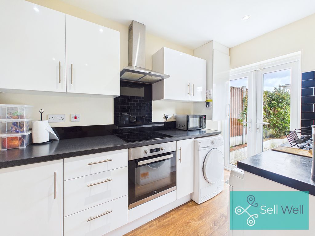 Property photo 2 of 27 Kitchen