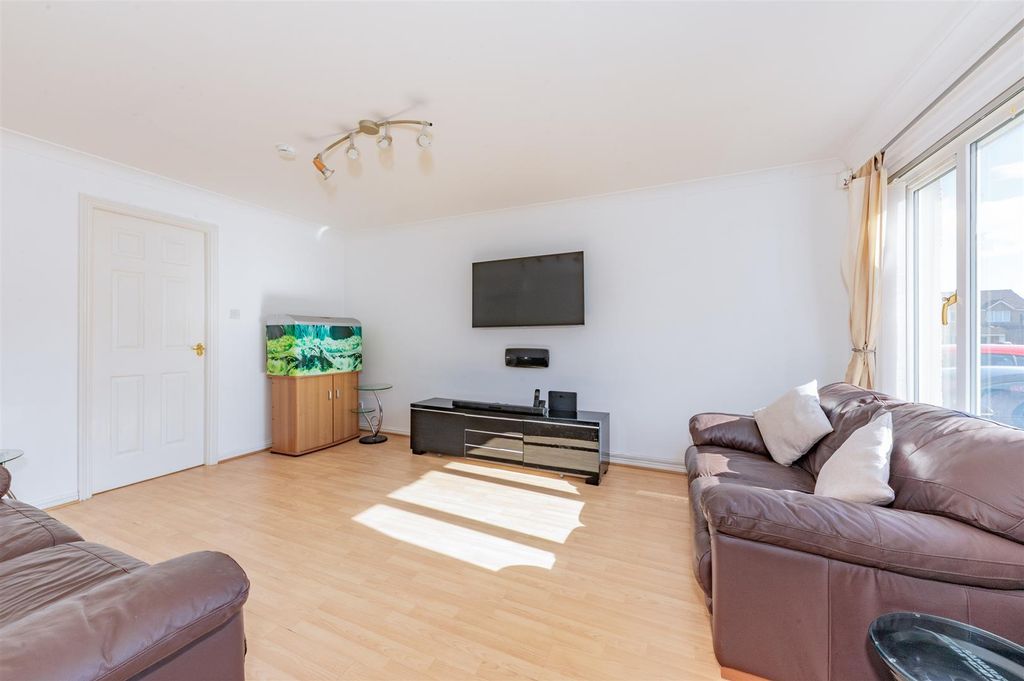 Property photo 3 of 17 53 Clattowoods Place Dundee-1.Jpg
