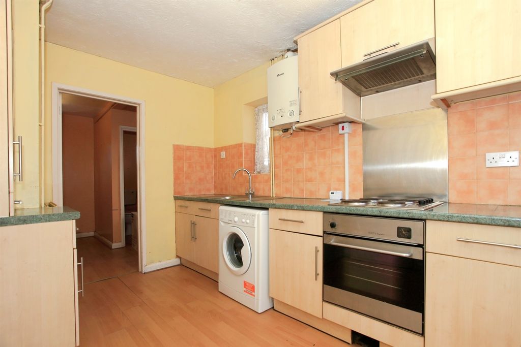 Property photo 3 of 17 Kitchen/Breakfast Room
