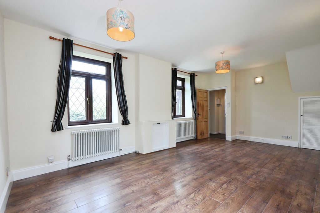 Property photo 3 of 19 Photo