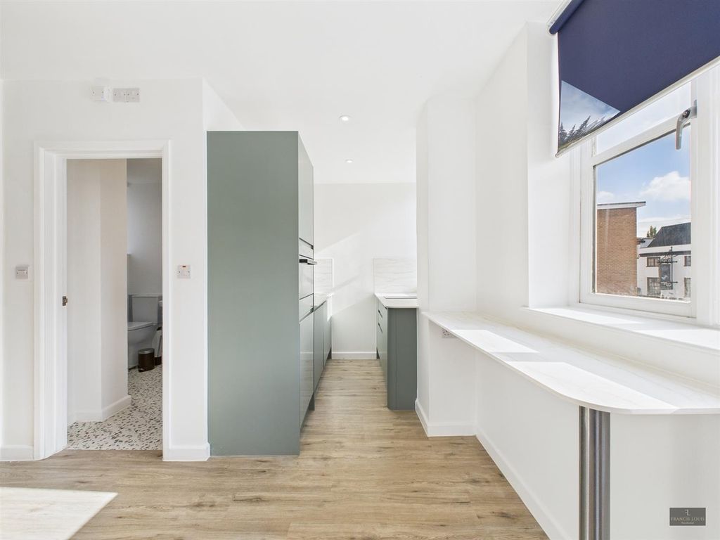 Property photo 2 of 9 Cam02887G0-Pr0529-Still002.Jpg