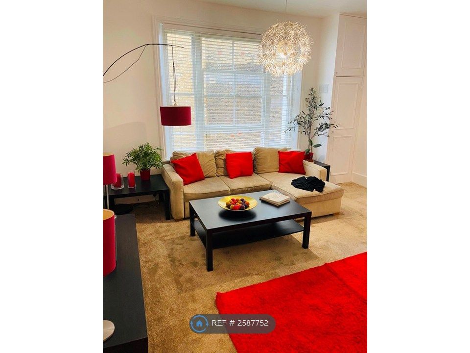 Property photo 3 of 13 Lounge