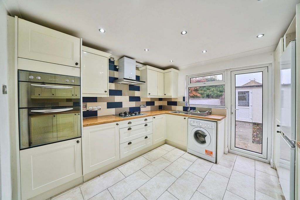 Property photo 2 of 18 Photo