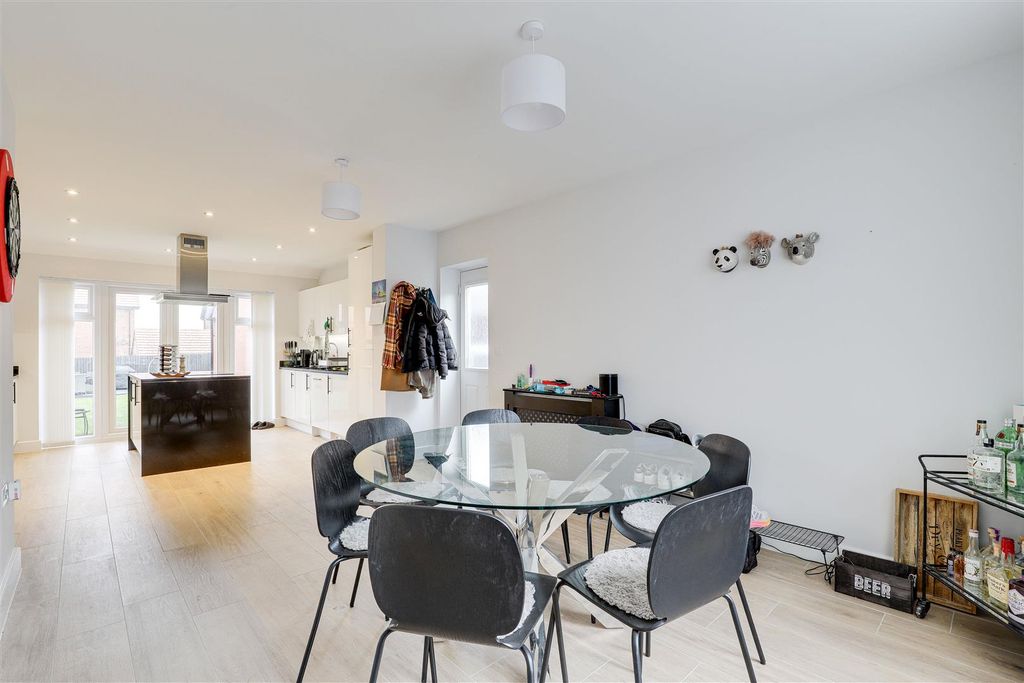 Property photo 2 of 22 8714.Jpg