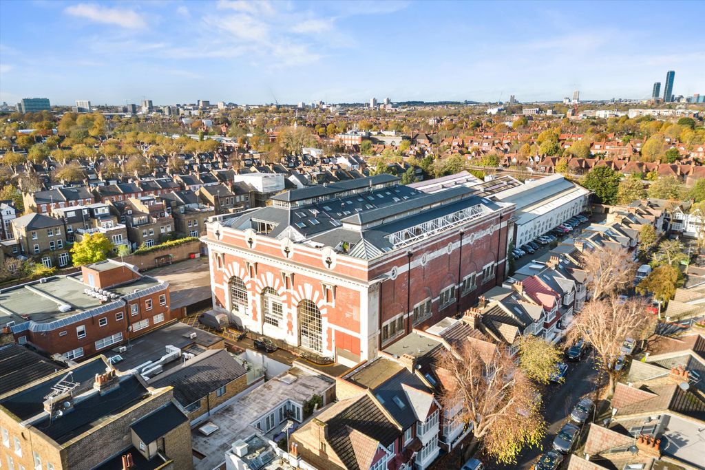 Property photo 3 of 19 Image