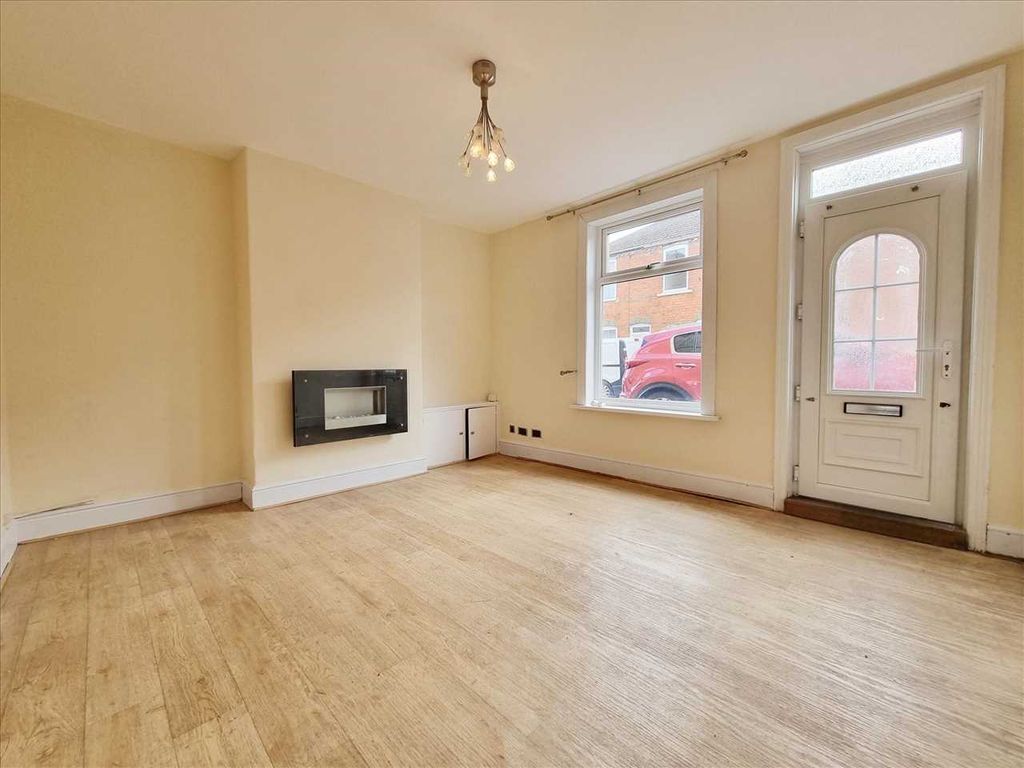 Property photo 2 of 11 Lounge: