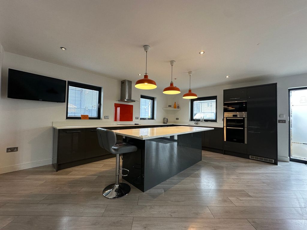 Property photo 1 of 12 Image