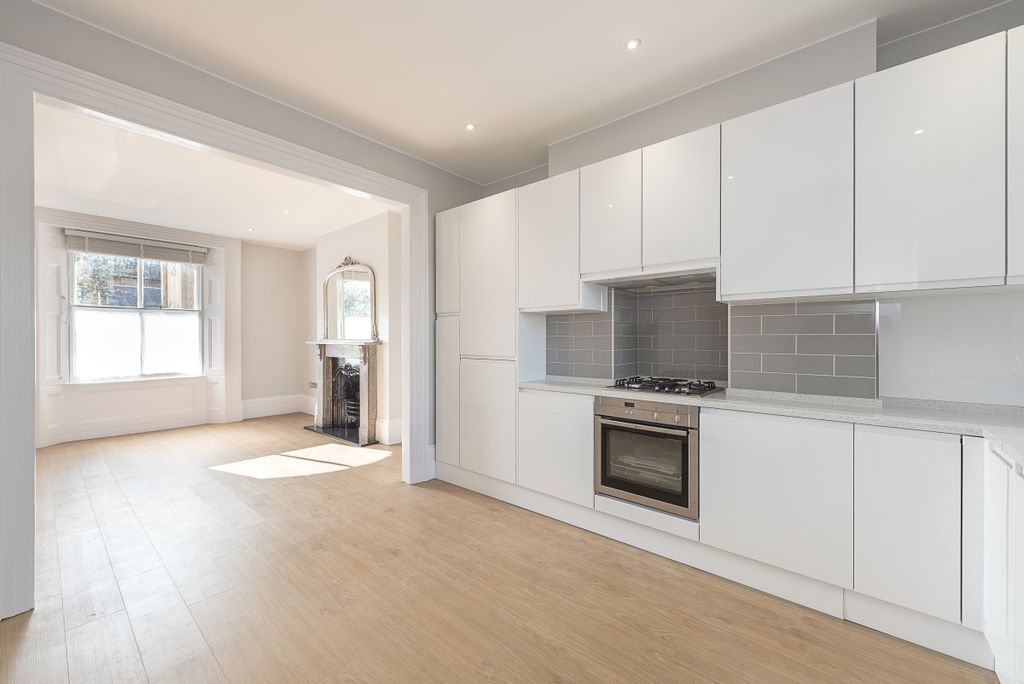 Property photo 2 of 17 St. Peter's Street