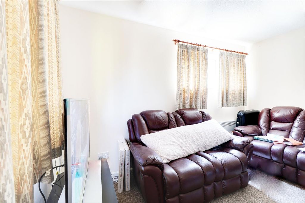 Property photo 3 of 6 Lounge.Jpg