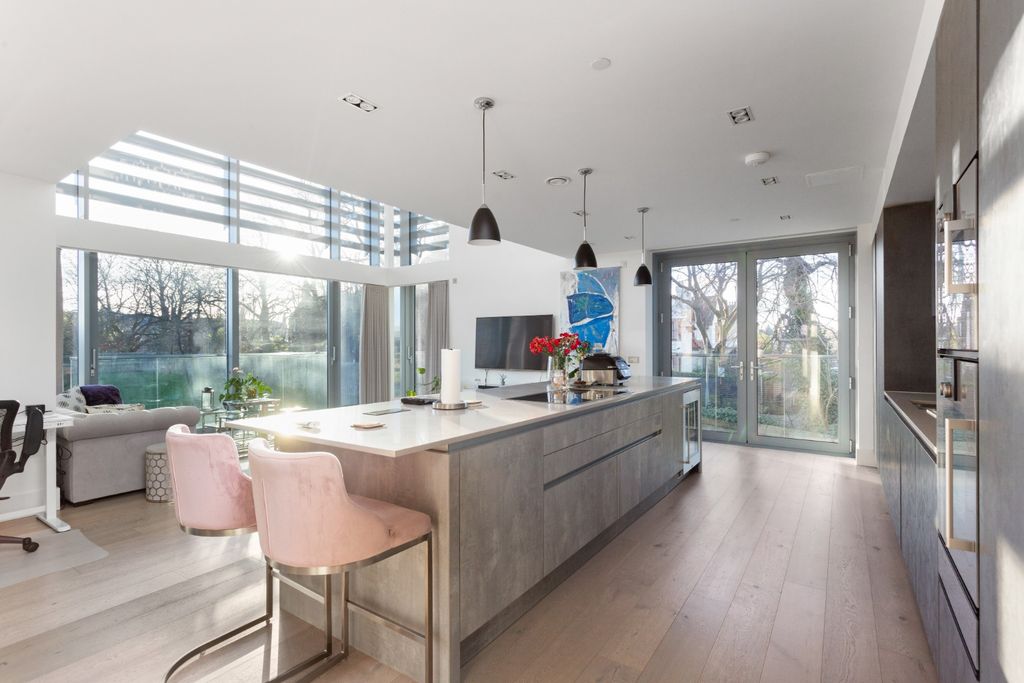 Property photo 3 of 28