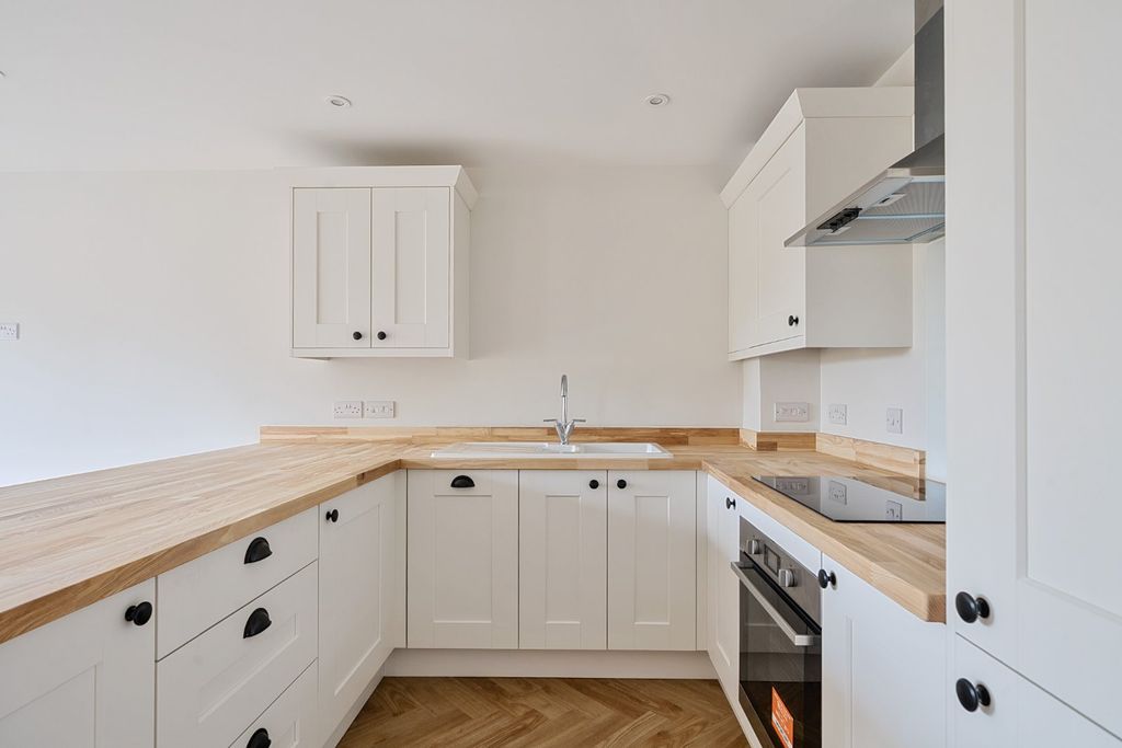 Property photo 3 of 8 Picture No. 10