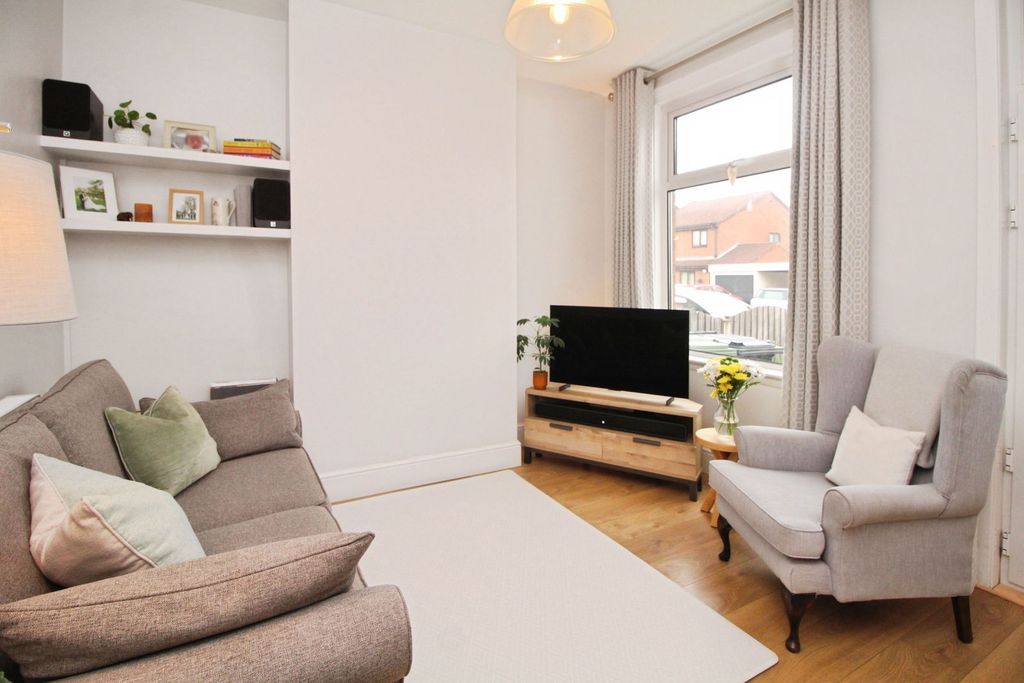 Property photo 2 of 24