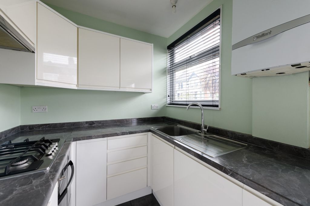 Property photo 3 of 13 5561272