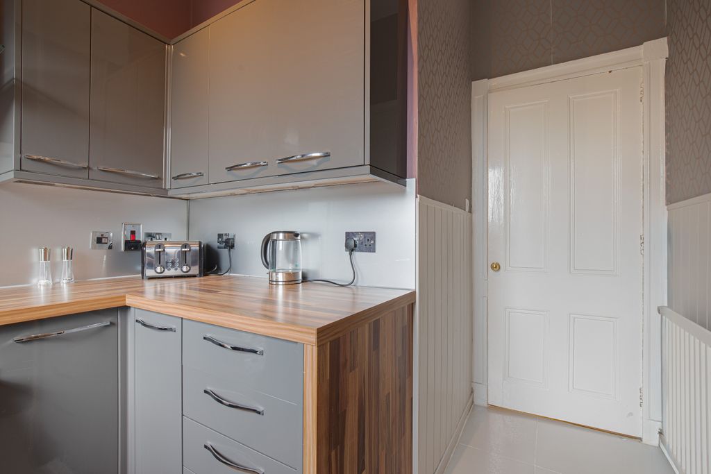 Property photo 2 of 12 Kitchen2
