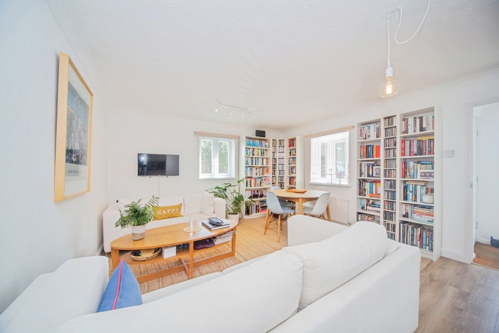 Property photo 3 of 16 Pbox-Img.Jpg