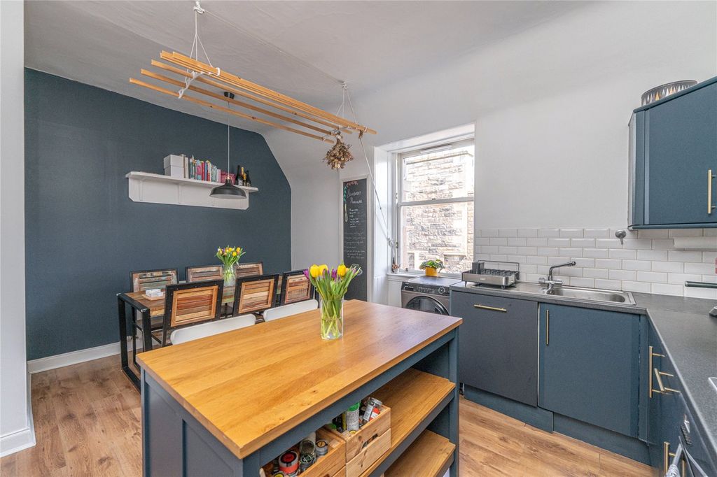Property photo 2 of 21 Dining Kitchen