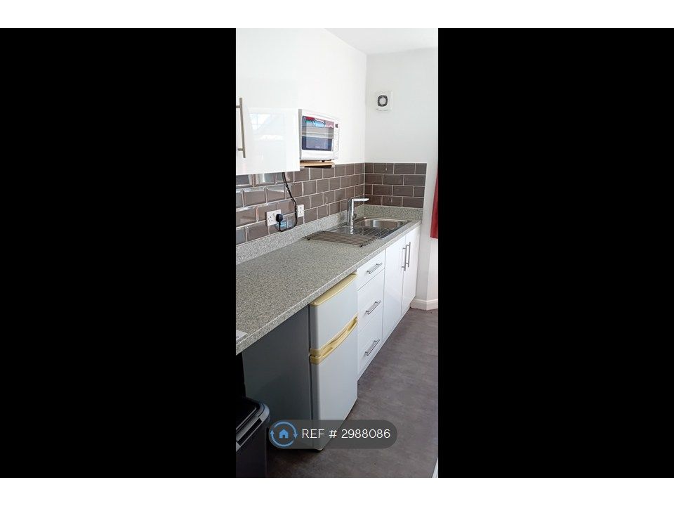 Property photo 2 of 5 Kitchen
