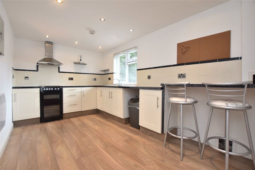 Property photo 1 of 10 Kitchen