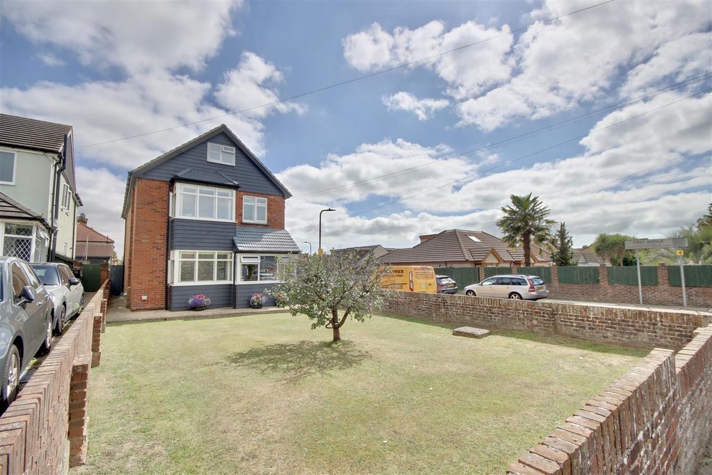 Property photo 1 of 37 102Eb11C-Bf43-46Bc-Be47-Fe14E227BA33_1_201_A.Jpeg