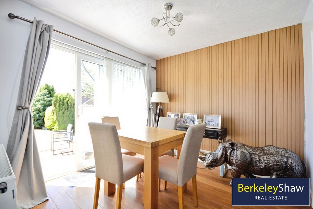 Property photo 3 of 14 Dining Room