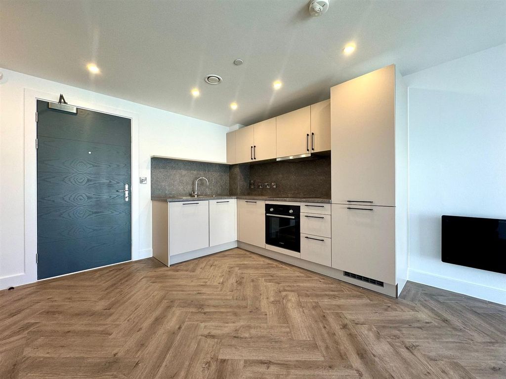 Property photo 3 of 12 Kitchen.Jpeg