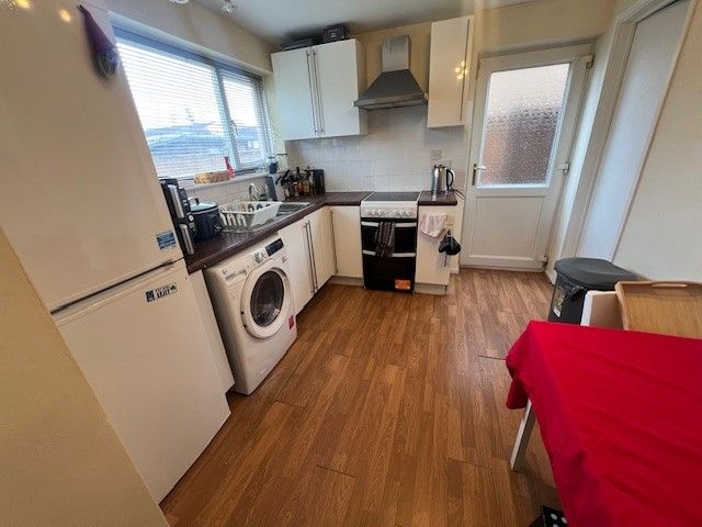 Property photo 3 of 9 Kitchen