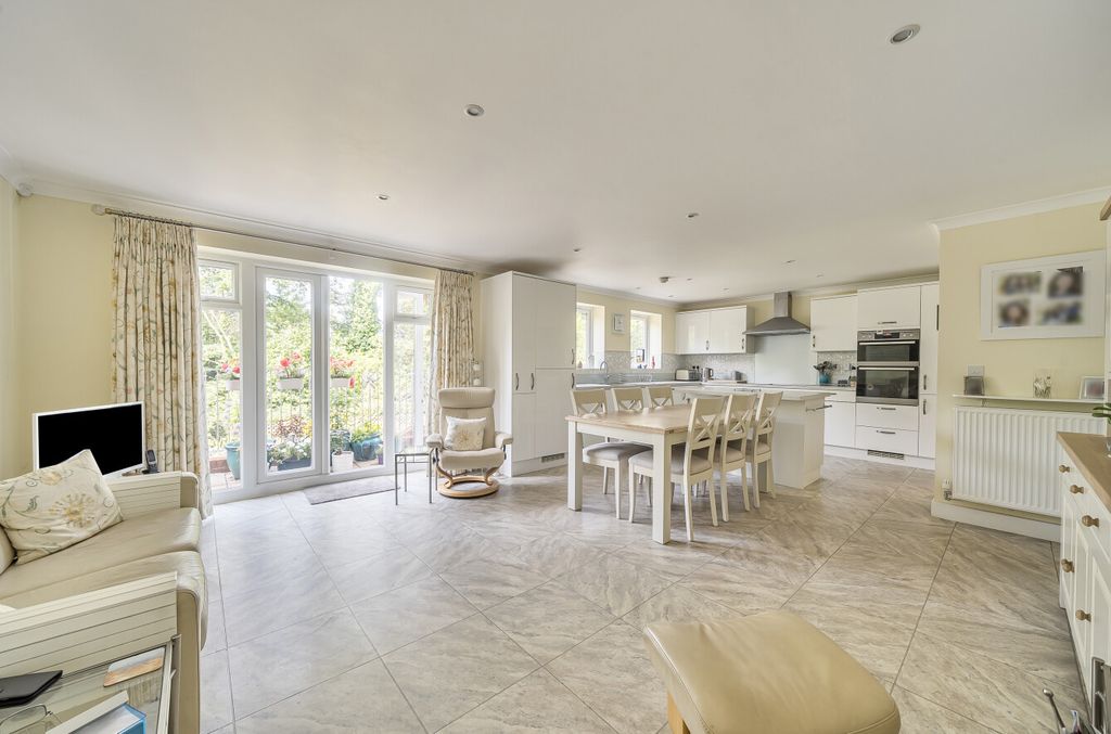 Property photo 2 of 32 1340259-16-689F62...