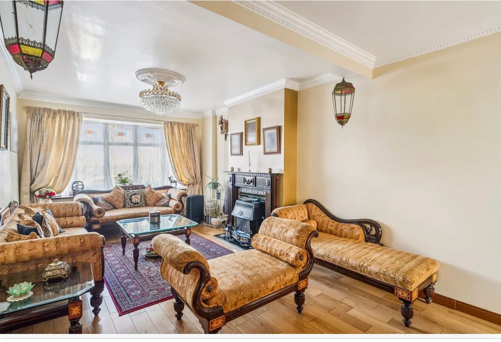 Property photo 2 of 12