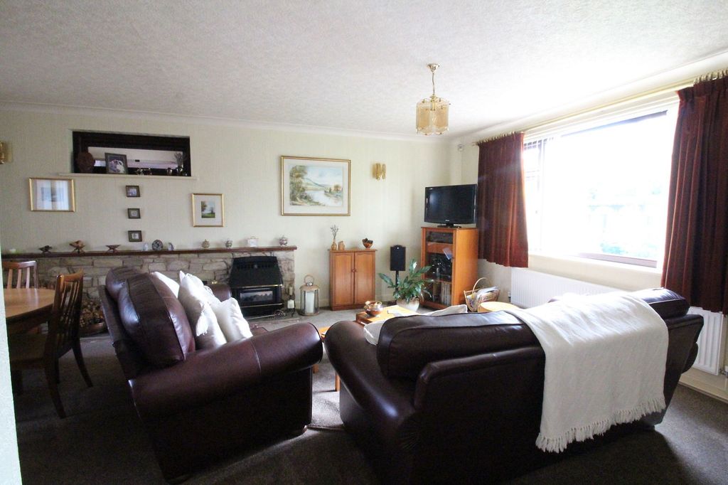 Property photo 3 of 23
