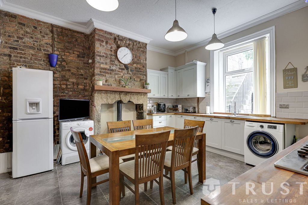 Property photo 2 of 35