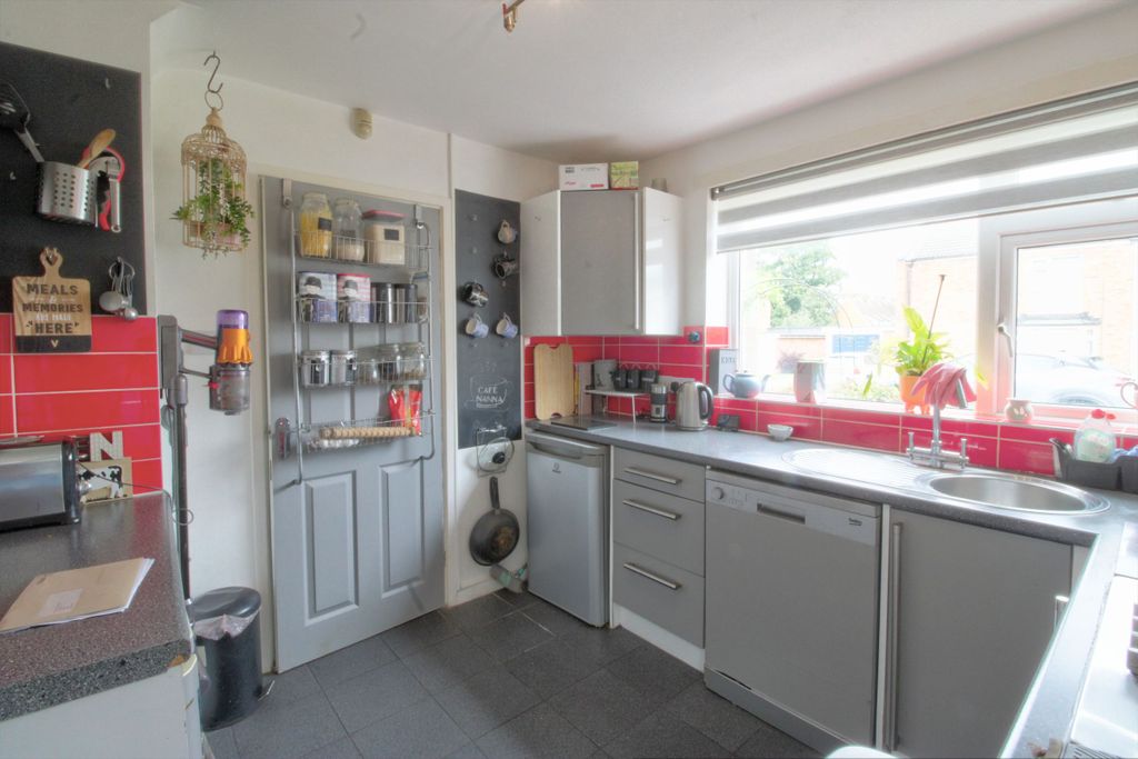Property photo 3 of 31