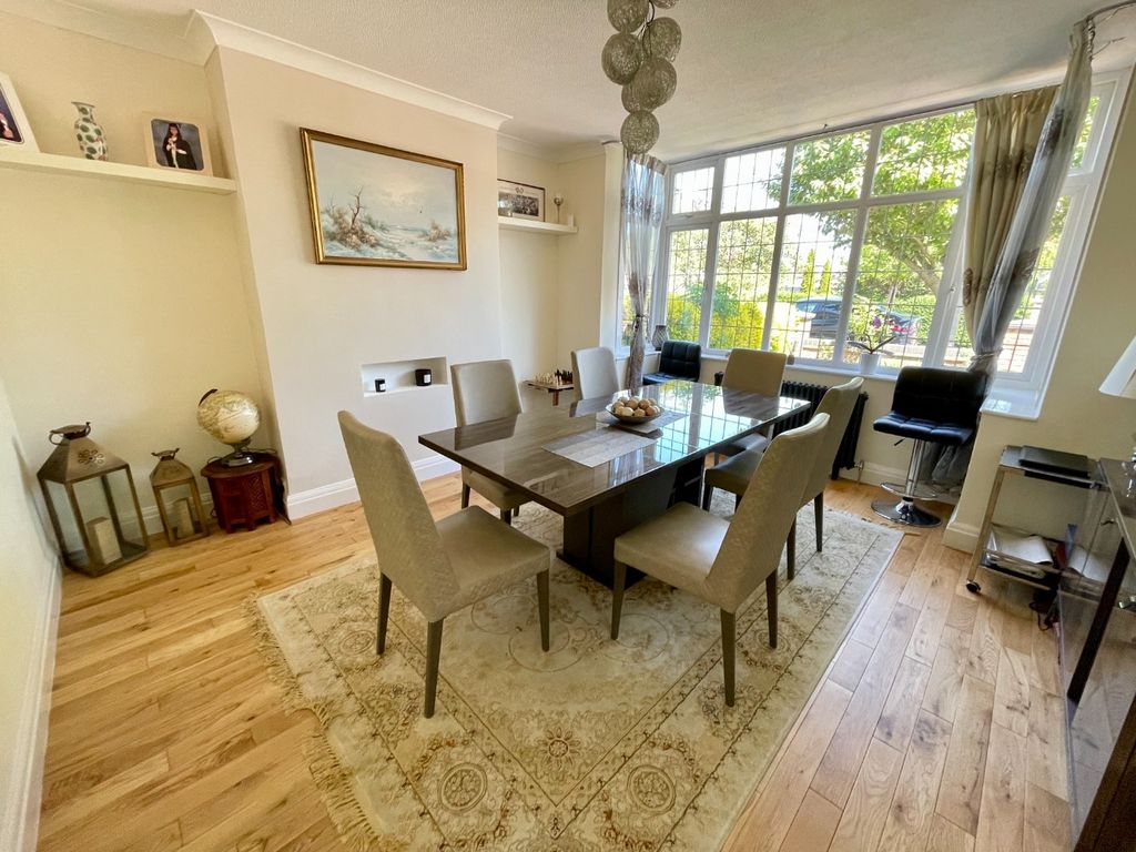 Property photo 3 of 16 4099125