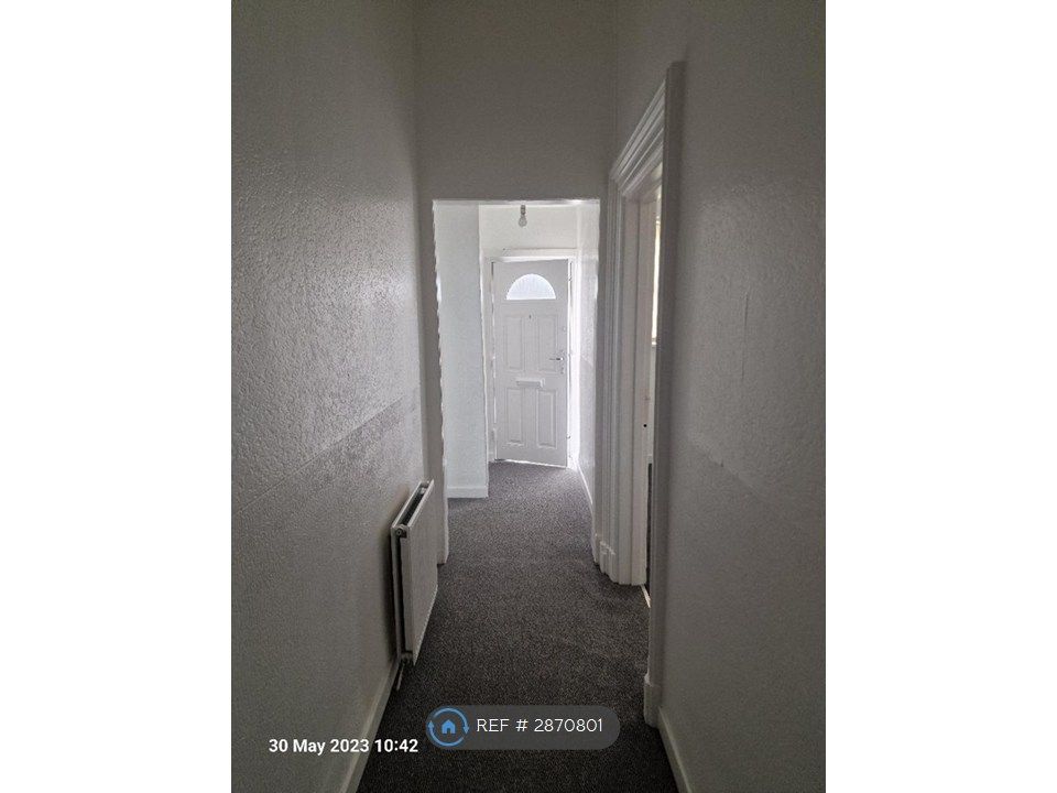 Property photo 2 of 11 Hall