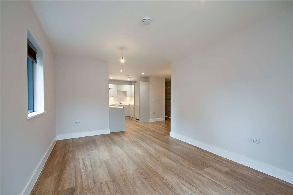 Additional image 5 of 2 bed flat for saleSt Marys Road, Newbury, Berkshire RG14