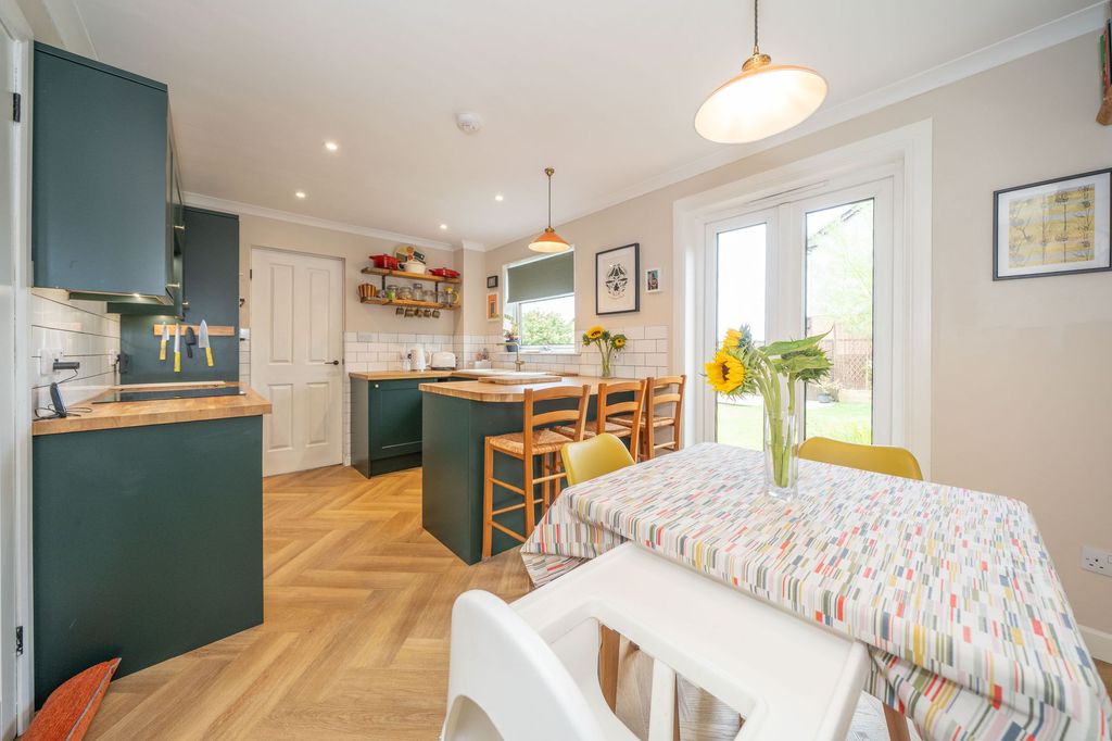 Property photo 3 of 33 Dining Kitchen