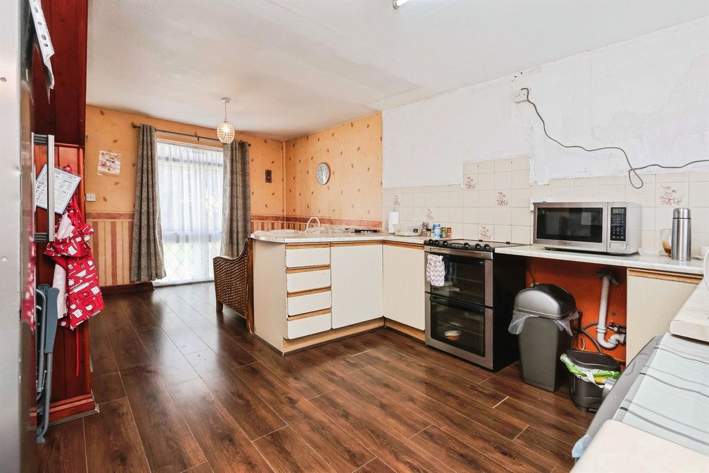 Property photo 2 of 17