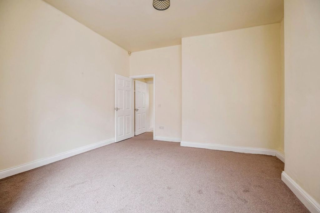 Property photo 3 of 10 Living Room Alternative