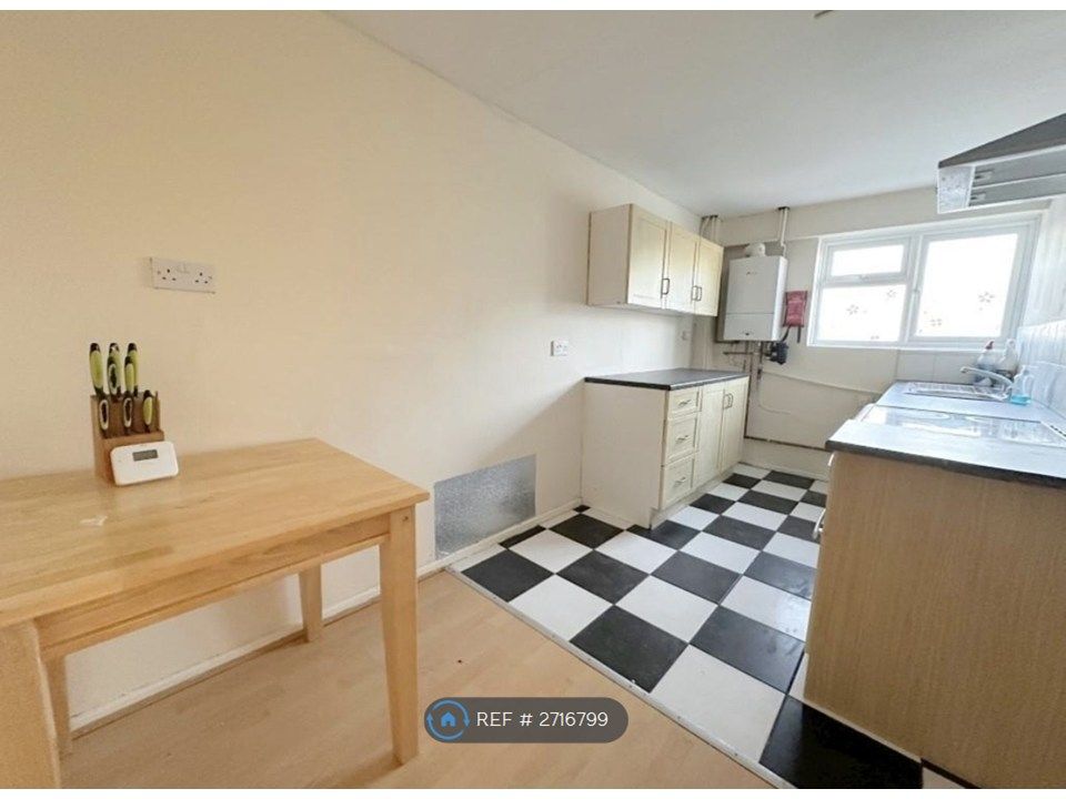 Property photo 2 of 5 Kitchen/Dining Room