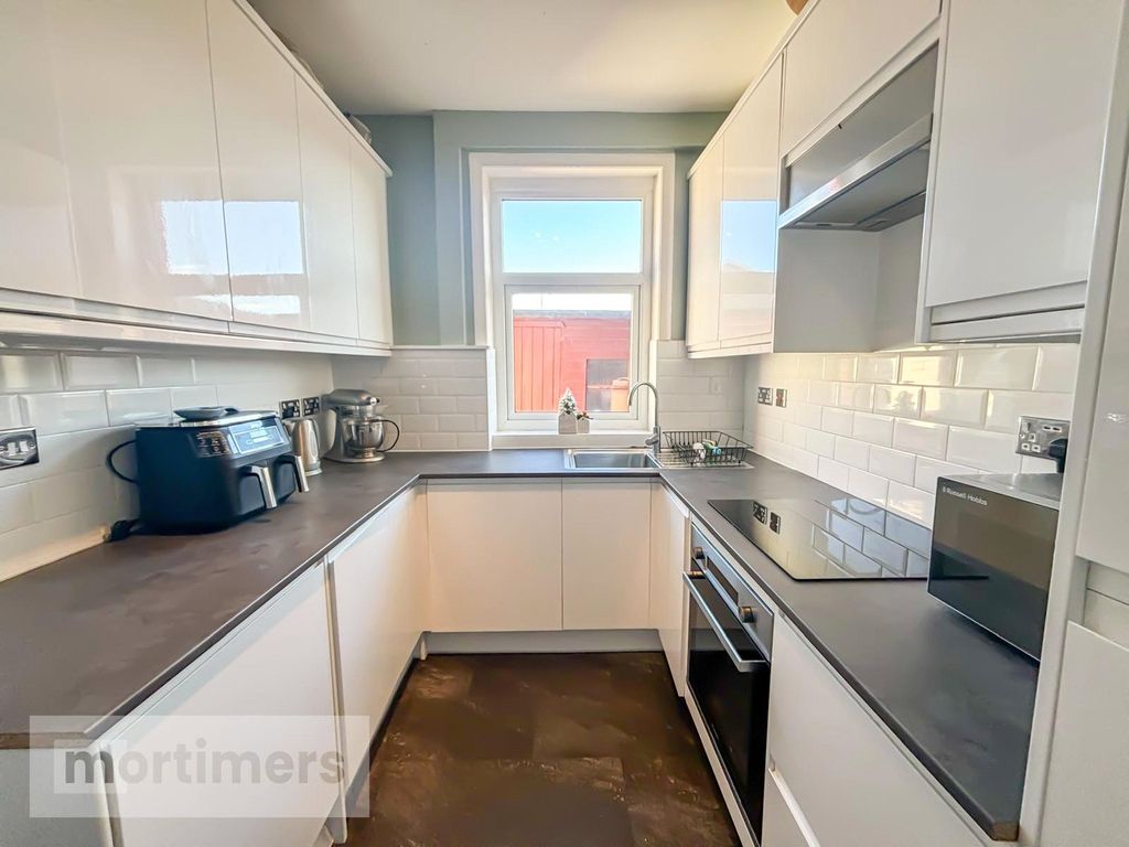 Property photo 2 of 17 Kitchen