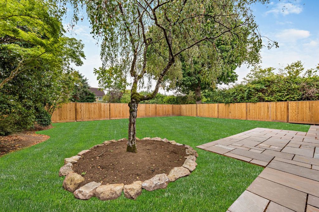 Property photo 2 of 16 Picture No. 18