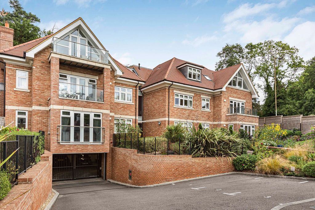 Property photo 1 of 17 Photograph 1