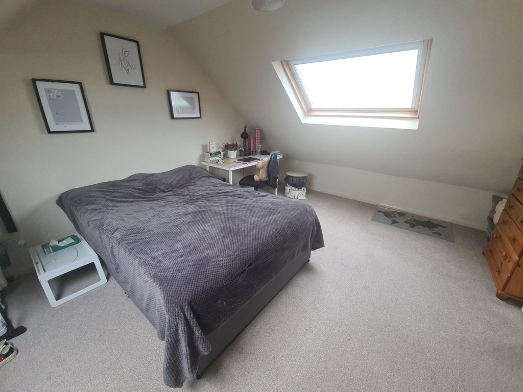 Property photo 1 of 14 A Bright, Spacious Master Bedroom Featuring A Larg...